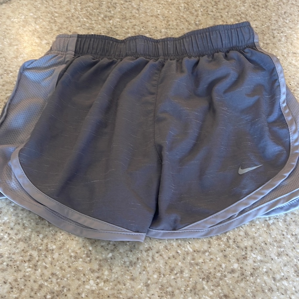 Nike - Picture 2 of 4